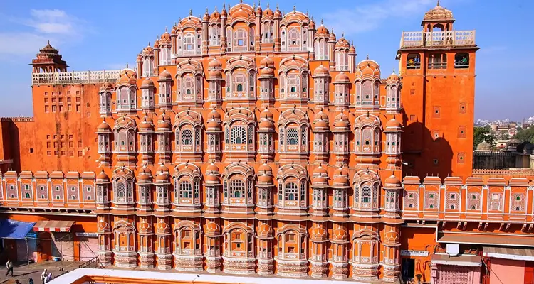 1.Explore Hawa Mahal in the surreal Jaipur Tour